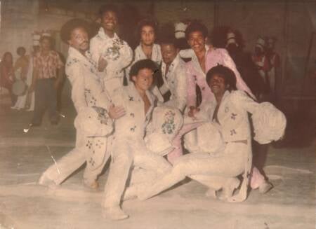 Integrantes da Rosas de Ouro (1975); Mug é o primeiro à esquerda.