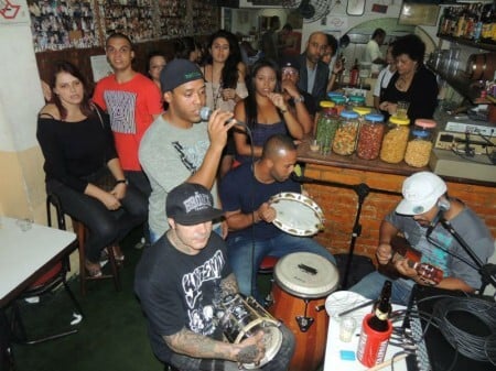 Toda sexta, sábado e domingo tem samba no Sem Saída