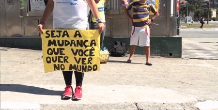 Todos os finais de semana centenas de jovens trabalham com famílias que têm menos oportunidades de se desenvolver e exercer direitos e deveres