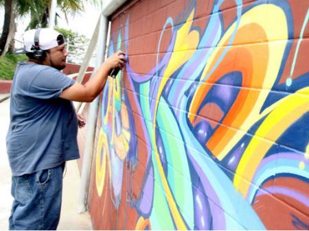 Trabalhos de graffiti na pista de skate do Parque Ponta Negra