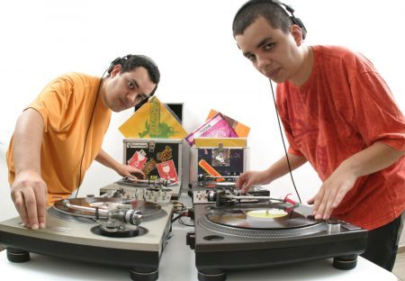 Skol Beats Factory recebe workshop gratuito de mixagem da dupla Drumagick