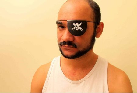 Após perder o olho , o fotógrafo Sérgio Silva criou a série de fotos Piratas Urbanos, na qual diversas personalidades posaram para fotos como piratas