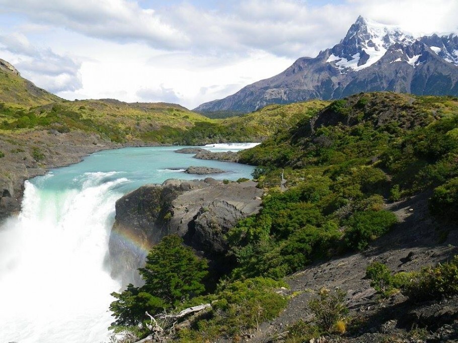 Além das montanhas, o parque tem belíssimos rios e lagos