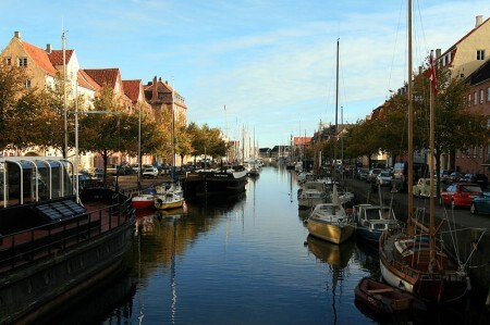 Os canais atravessam a capital dinamarquesa, conhecida por ser “verde”.