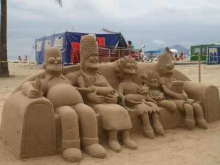 Escultura em areia na praia do Boqueirão, Santos