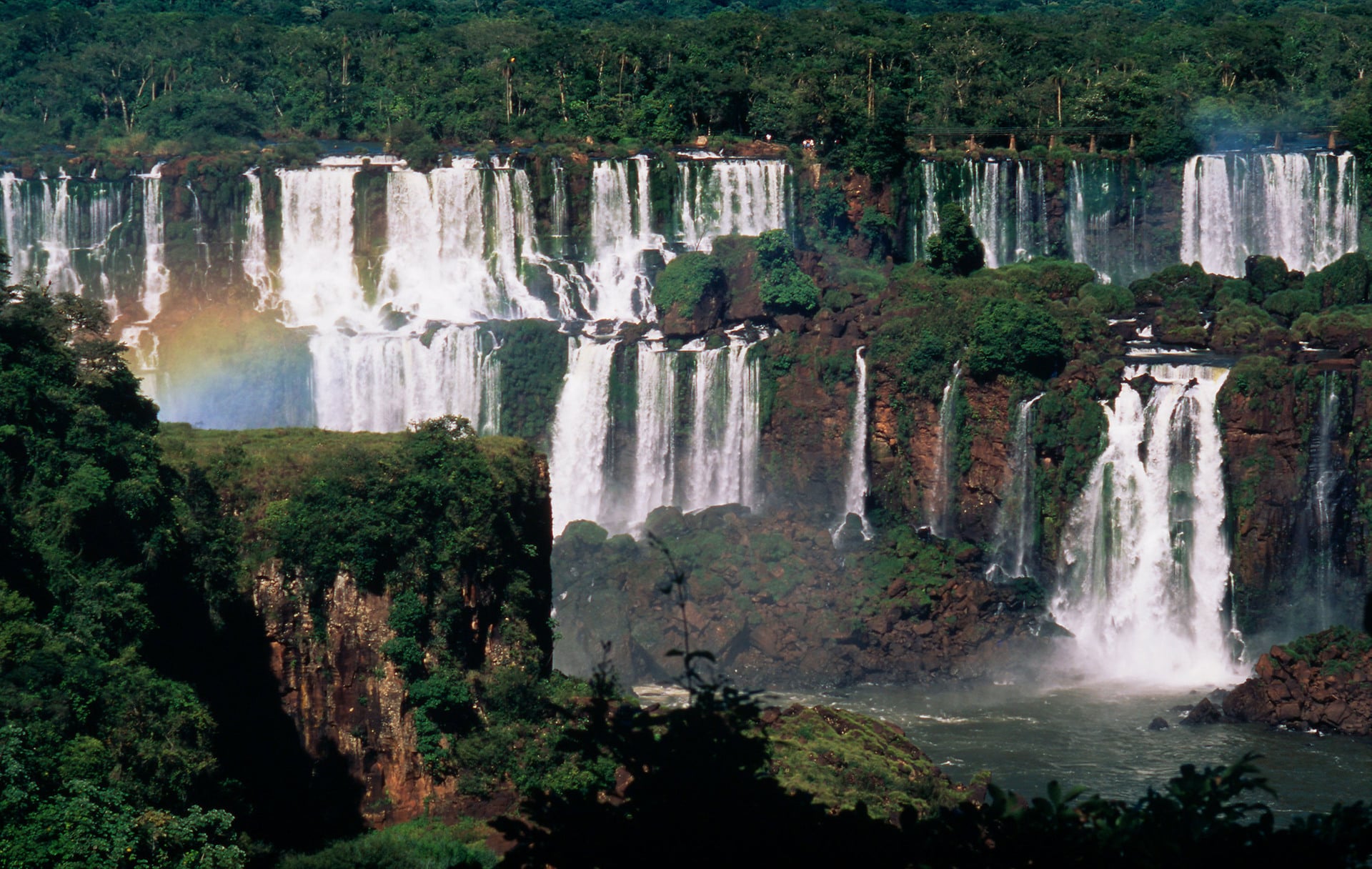 Vista das cataratas no Parque Nacional do Iguaçu