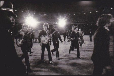 A foto acima foi tirada pelo fotógrafo Jim Mararshall no dia da última apresentação dos Beatles juntos, em 1966.