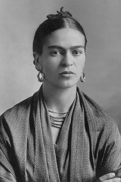 Página conta com um texto sobre a vida da artista mexicana Frida Kahlo