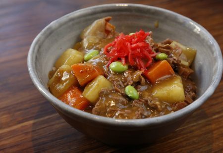 O curry rice (kare raisu) é um dos pratos servidos durante o “Comida de Rua, né?”