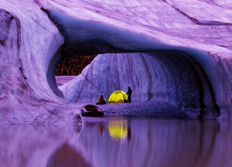 Em uma geleira em McCarthy, Alaska