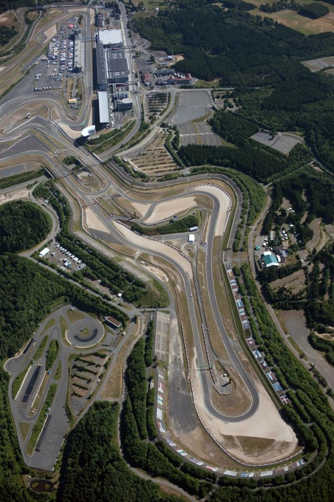Localizado na região de Eifel, o Nürburg é um dos maiores circuitos do mundo