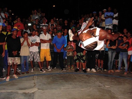 Roda de break dance realizada em Ilhéus, Bahia.