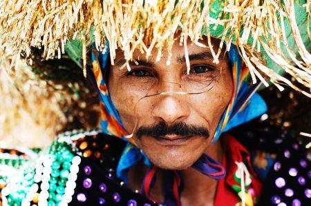 Dançarino de maracatu rural, manifestação cultural da música folclórica pernambucana.