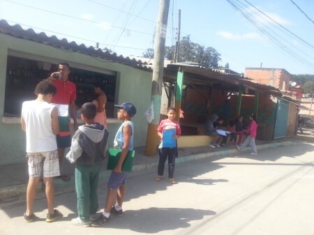 Ruas da comunidade Recanto Suave viraram local de aprendizado