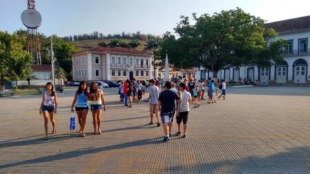 Alunos do Colégio Viver, em bananal: laços de amizade ficam mais fortes em viagens