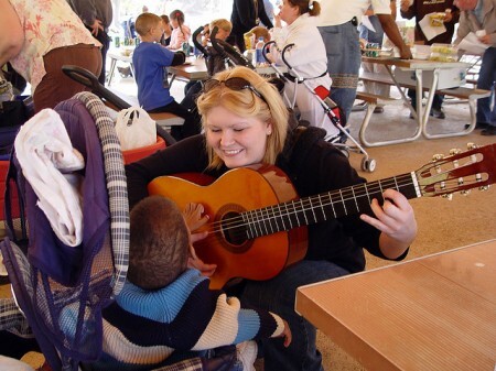 A musicoterapia reduz a depressão em crianças e adolescentes.