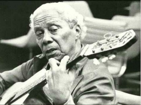 Nelson Cavaquinho deu início a carreira tocando o instrumento