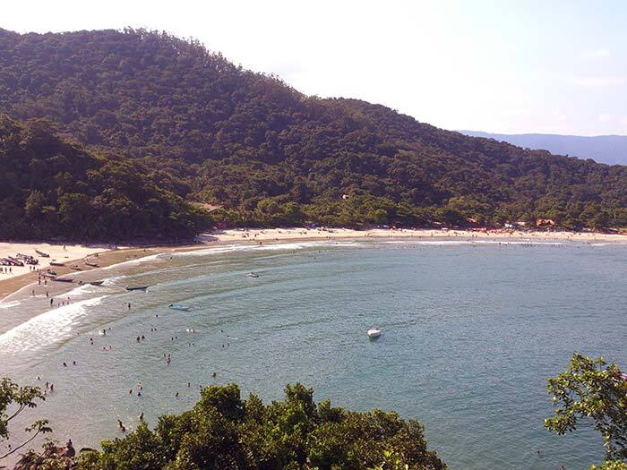 Prainha Branca vista da ilha localizada nas proximidades da praia é possível chegar a essa ilhazinha a pé quando a maré está baixa (foto: Carlos Ferreira)