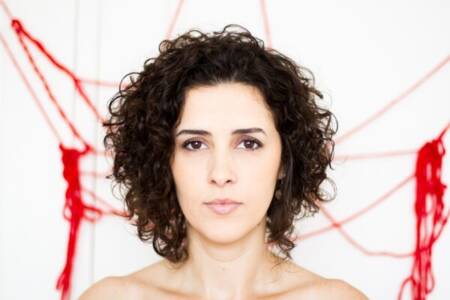 Gabi Buarque lança segundo disco autoral, que mistura diversos ritmos brasileiros