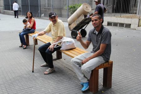 O banco está instalado na av. Casper Líbero, próximo ao viaduto Santa Efigênia