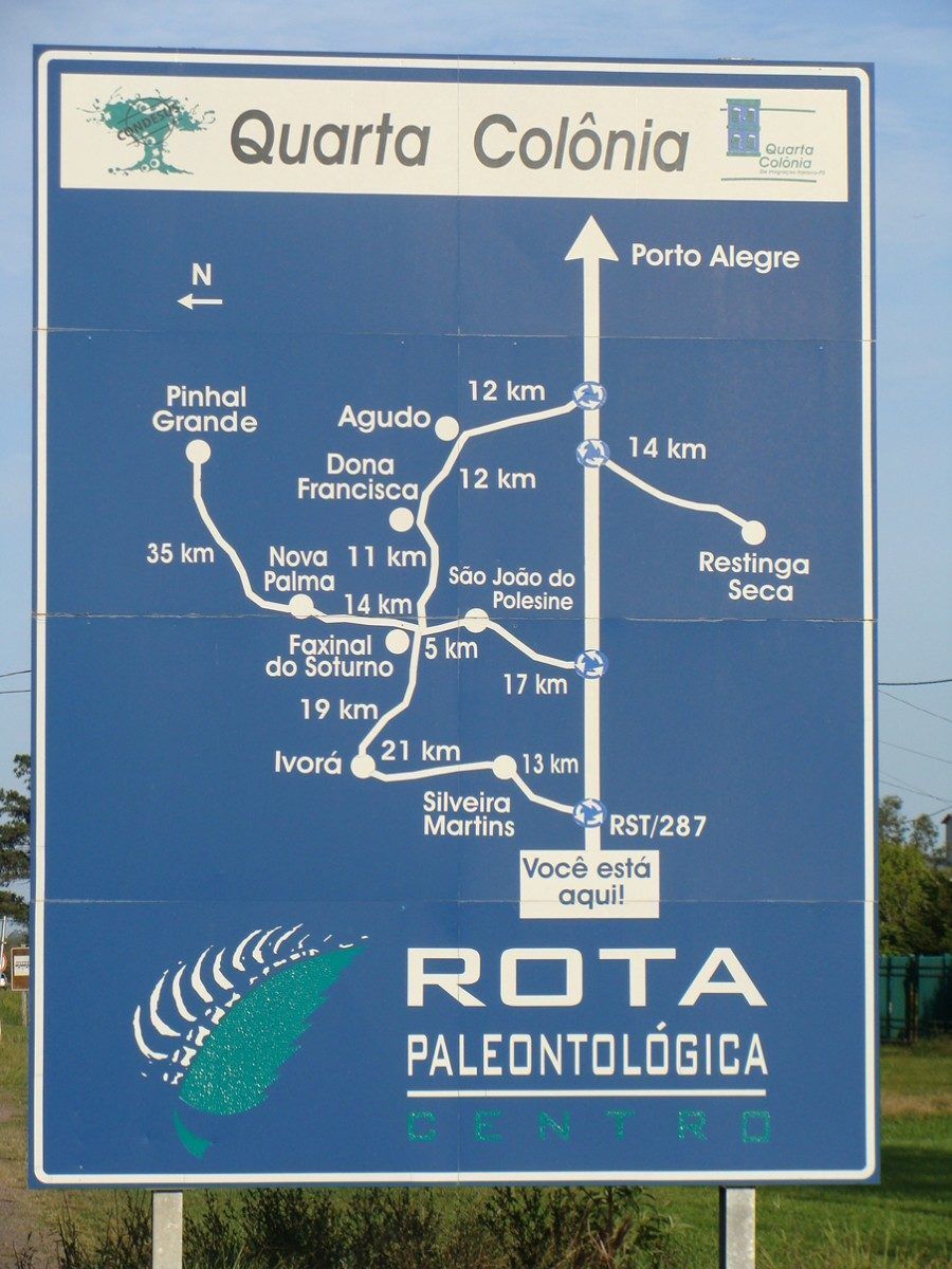 Placa indicativa da Rota Paleontológica da Quarta Colônia