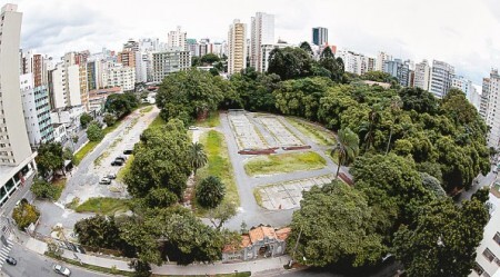 A área do Parque Augusta tem quase 25 mil m² e é contornada pelas ruas Augusta, Caio Prado e Marquês de Paranaguá, no centro da cidade