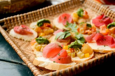 Canapés preparados no Disco Xepa com alimentos que iriam para o lixo.