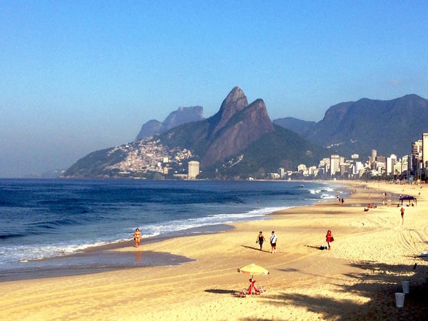 Com apenas 500 metros de extensão, a praia do Arpoador, em Ipanema, é uma das faixas de areia mais belas d Rio de Janeiro