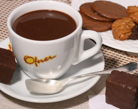 Café e chocolate quente na hora que você quiser