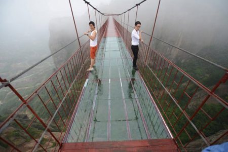 Ponte de Vidro da Província de Hunan, no sul da China. Vai encarar?