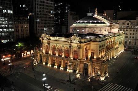 Food trucks e barracas de chefs renomados vão estacionar em frente ao Theatro Municipal