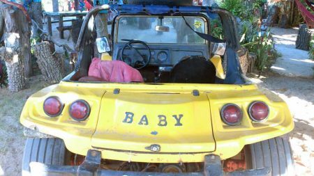 Passeio de buggy é uma das atrações da praia do Carro Quebrado