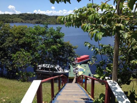 Comunidade fica à beira do Rio Negro.