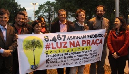 O abaixo-assinado #LuzNaPraça conseguiu iluminar a Praça Professor Odorico M. de Souza, uma das mais escuras de São Paulo.