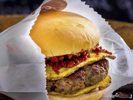 Aprenda com os chefs Márcio Silva e Jorge Gonzalez a preparar o Buzina Burguer o hambúrguer que é o carro-chefe do Food truck Buzina