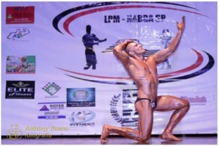 Felipe Garcia do Carmo, conquistou o 1° lugar da categoria Class 1 (acima de 1.79m) no II Campeonato de Fitness e Musculação