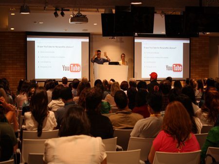 Equipe do Google Brasil explica o programa a representantes de organizações e jornalistas