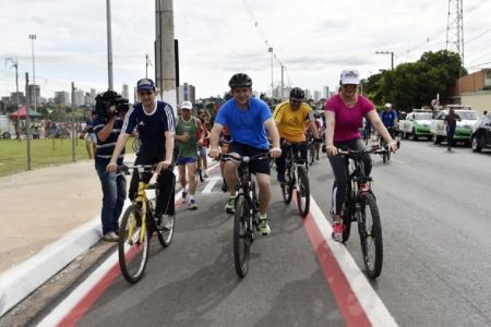 Inauguração da ciclofaixa recebeu mais de 300 ciclistas