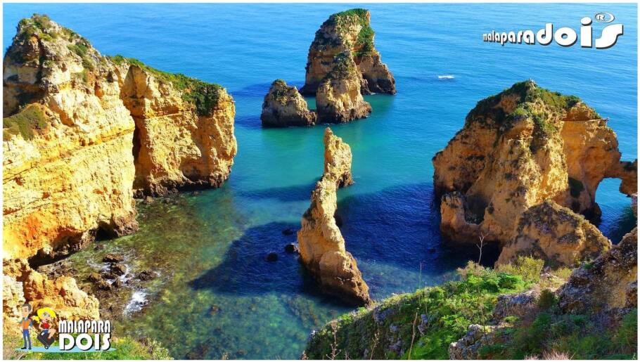 Ponta da Piedade, eleita a melhor praia do mundo.