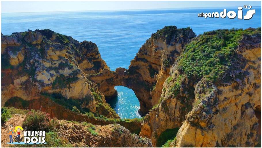 Entre as formações rochosas há que diga que consegue ver imagens.
