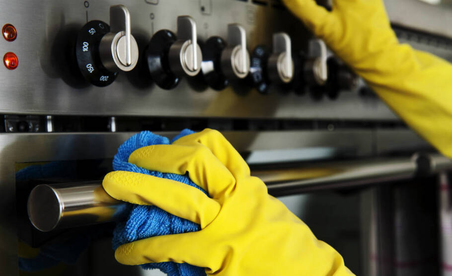 12 Passos Para Limpar O Vidro Do Forno De Maneira Caseira