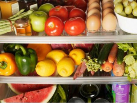 Dica 3: coloque as frutas e as verduras na parte mais visível da geladeira