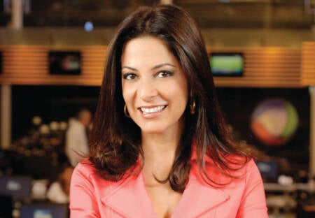 Aulas são transmitidas pela internet com Ana Paula Padrão