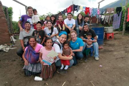 Programa também procura candidatos fluente em espanhol, francês e inglês