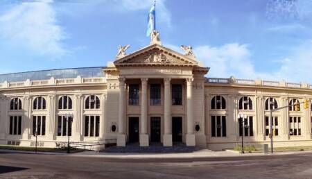 Fachada da Universidade Nacional de Rosário, na província de Santa Fé