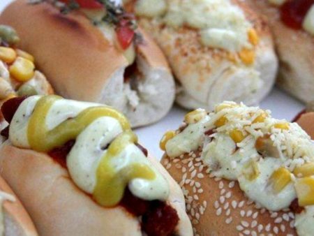 O Sandugão oferece mais de 20 sabores de hot dog, entre doces e salgados