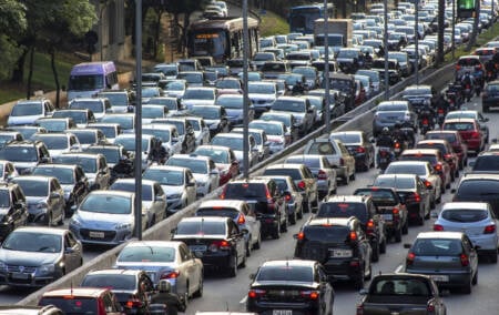 Número de acidentes caiu 30% após implantação dos novos limites de velocidade nas marginais