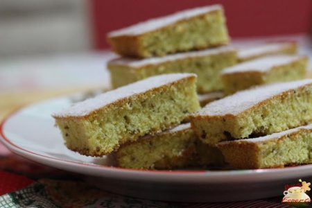 Bolo de fuba fofinho leva poucos ingredientes e não é complexo de fazer