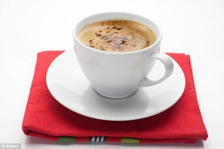 A cafeína reduz a inflamação e diminuem a deterioração das células do cérebro, especialmente as áreas relacionadas com a memória