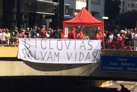 Foto enviada por nossos leitores no dia da inauguração da ciclovia da avenida Paulista